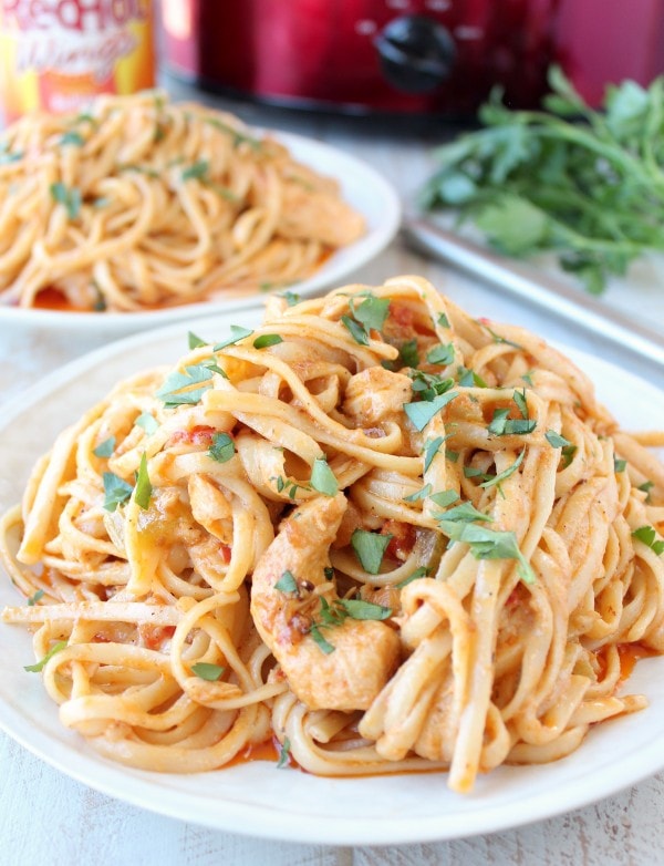 Crock Pot Buffalo Chicken Alfredo Sauce