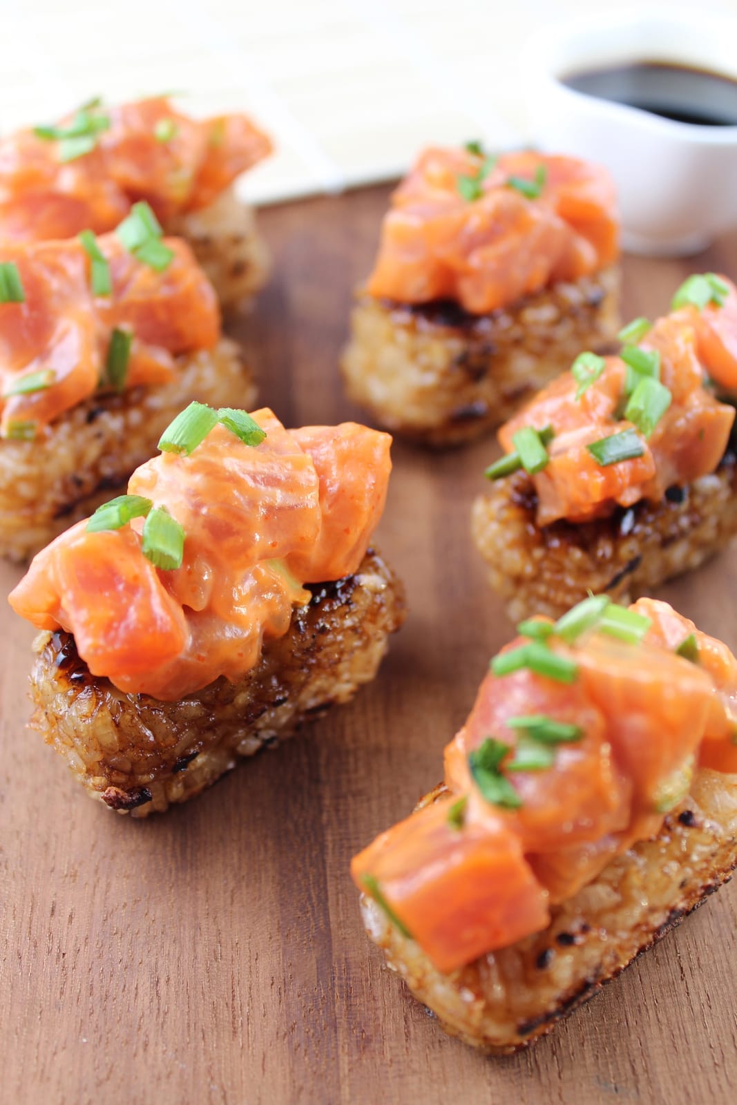 https://whitneybond.com/2013/03/04/spicy-tuna-crispy-rice-cakes/img_1190/