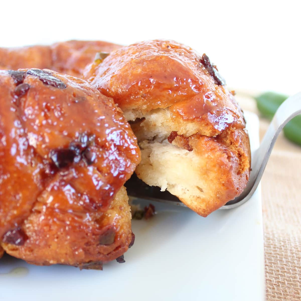 https://whitneybond.com/2014/07/22/bacon-jalapeno-honey-monkey-bread/img_1521-6/