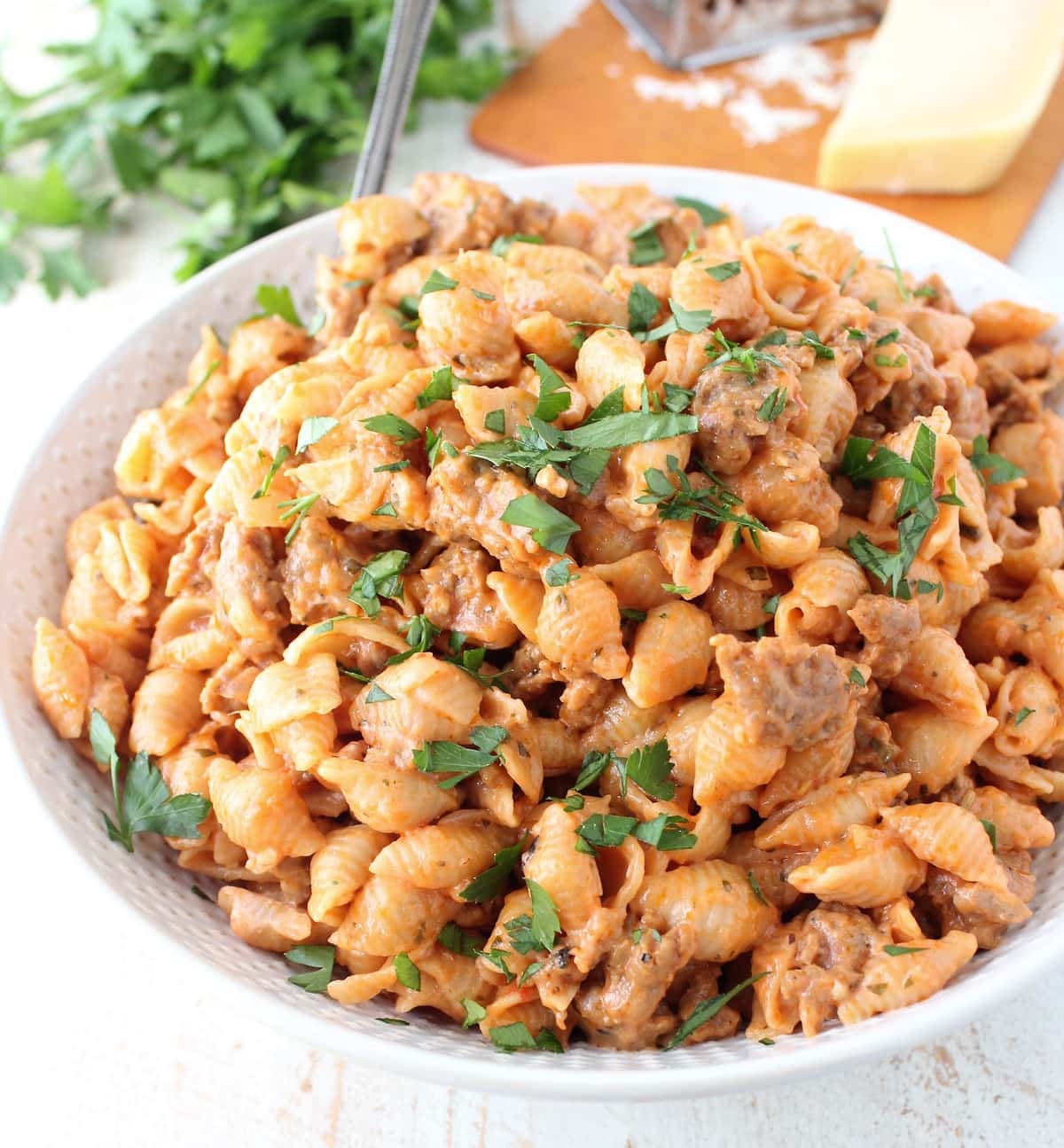 https://whitneybond.com/2016/09/22/one-pot-italian-sausage-shells-and-cheese-recipe/italian_sausage_shells_and_cheese_6/