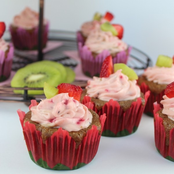 Cupcakes with Strawberry Kiwi Creamy Frosting