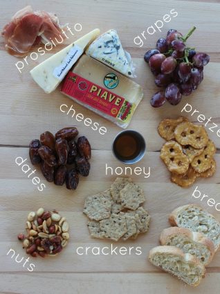 how to make the perfect cheese plate, prosciutto, grapes, bread, crackers, honey, blue cheese, jack habanero cheese