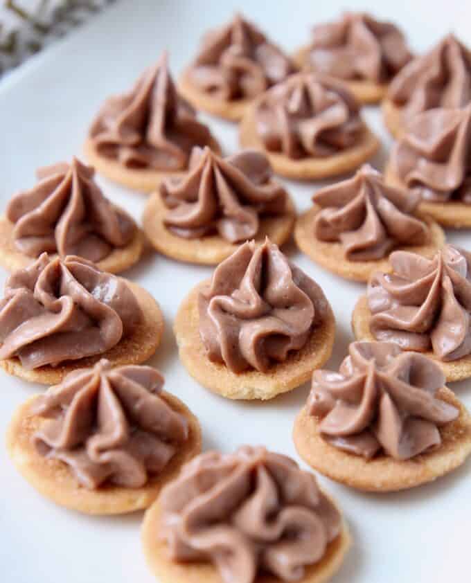 Nutella cheesecake piped onto vanilla wafers on plate