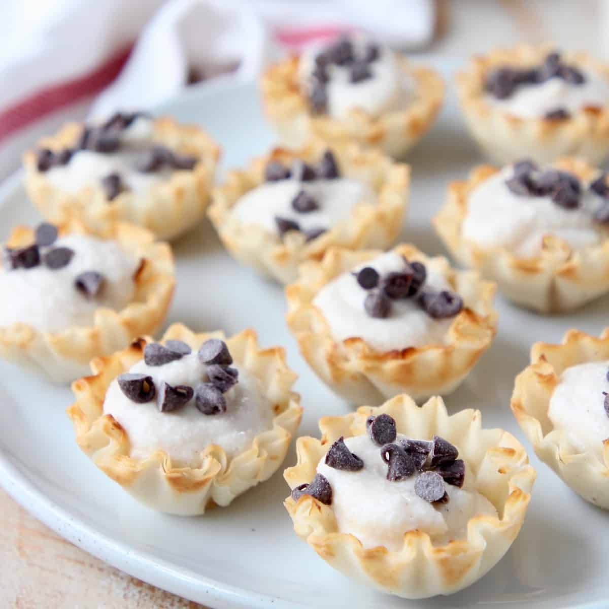 Mini Cannoli Cream Pastry Cups