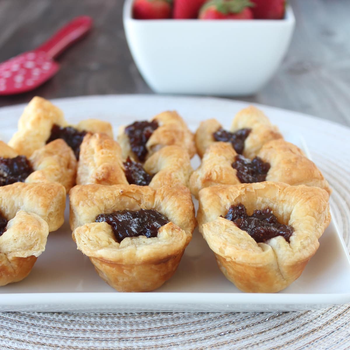 Fig & Baked Brie Puffed Pastry Bites