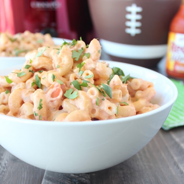 macaroni and cheese in white bowl