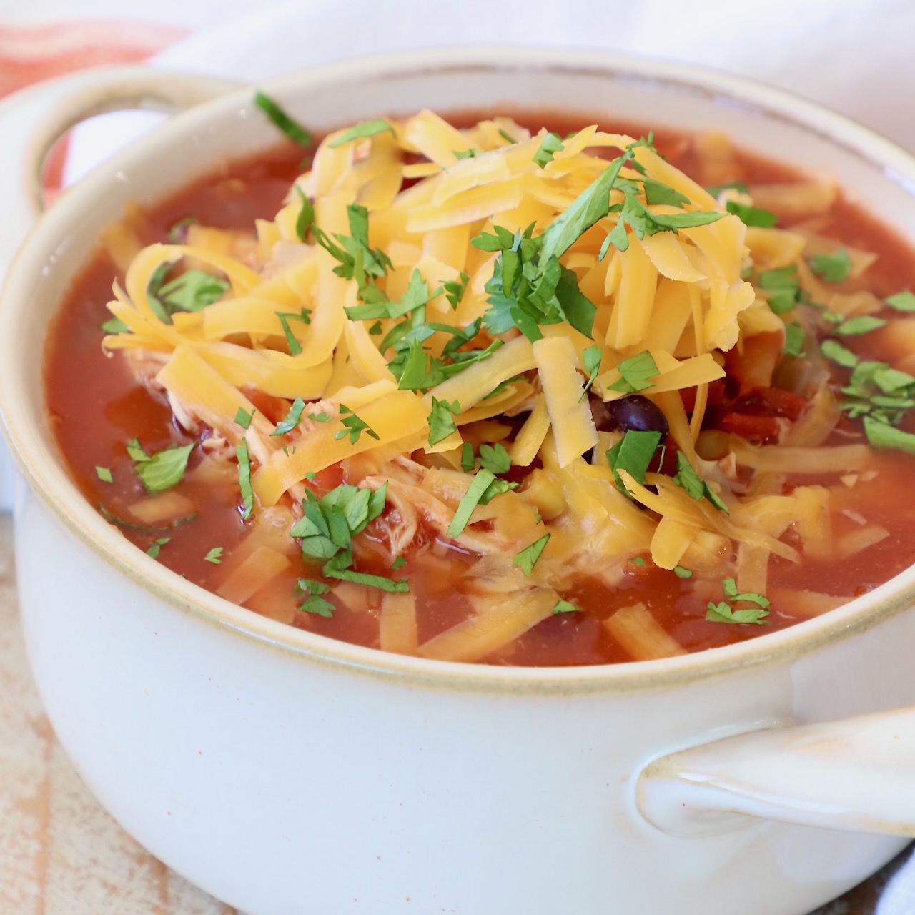 Chicken Enchilada Soup {Quick & Easy!} –