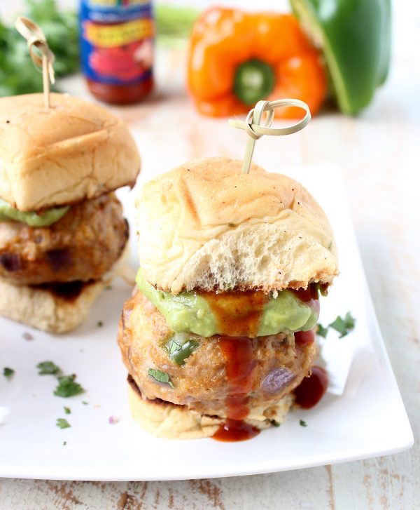 You're going to love these fajita meatball sliders on hawaiian rolls with pepper jack cheese & creamy guacamole! They're easy to make in under 30 minutes!