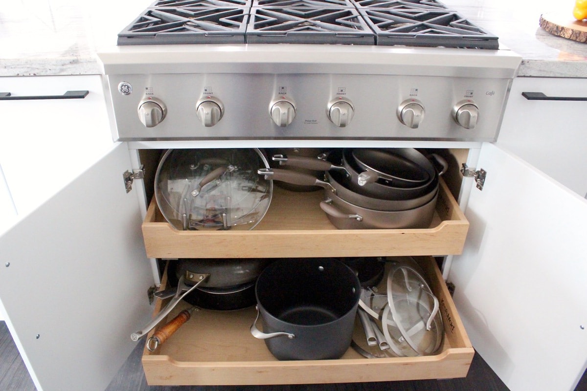 Kitchen cabinet with pull out drawers for pots and pans