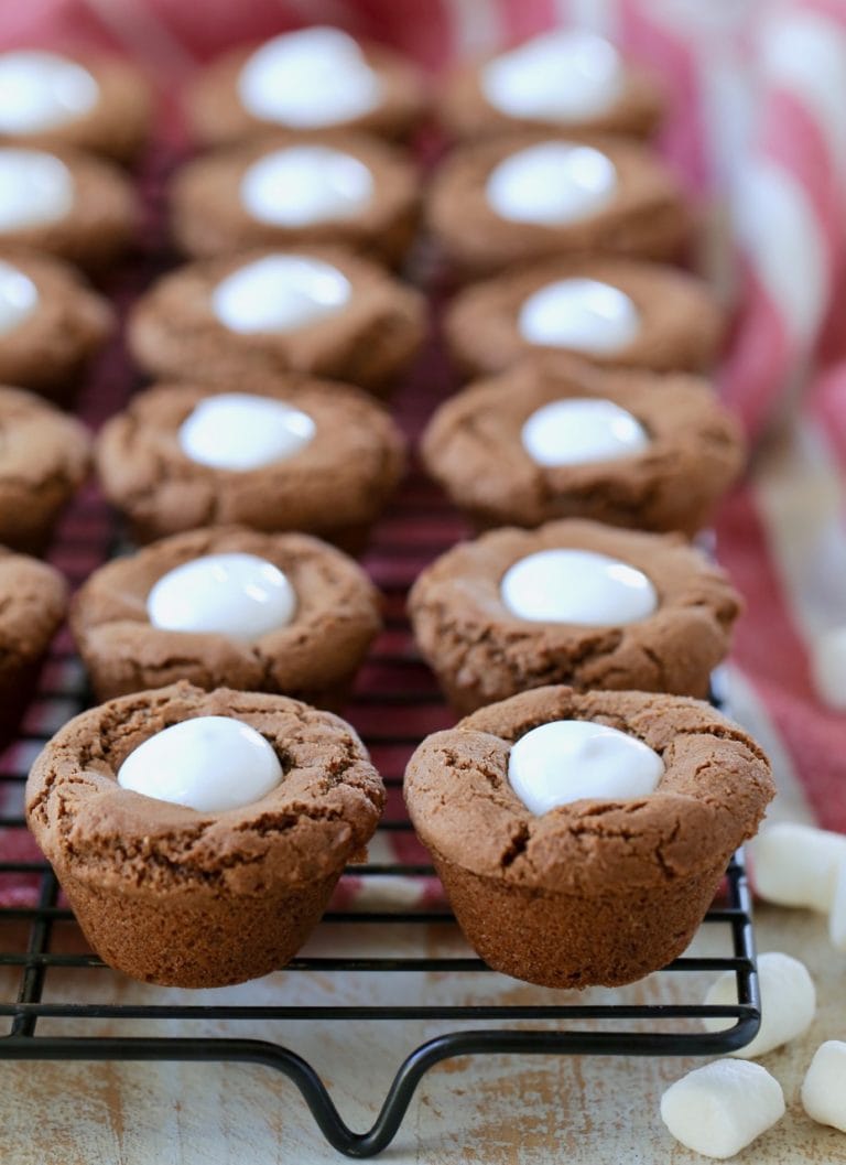 Hot Chocolate Cookie Cups with Marshmallow Creme