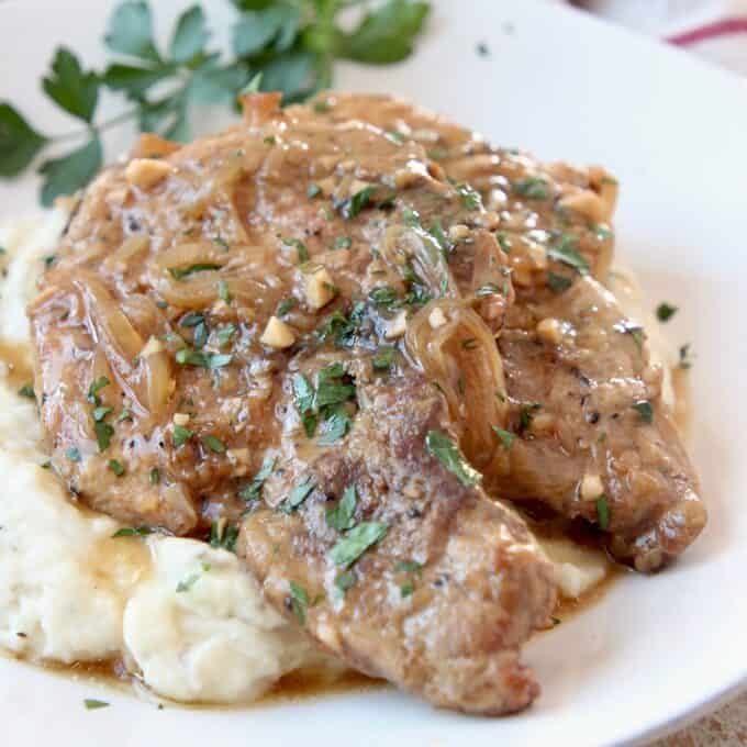 Easy Crock Pot Pork Chops with Gravy