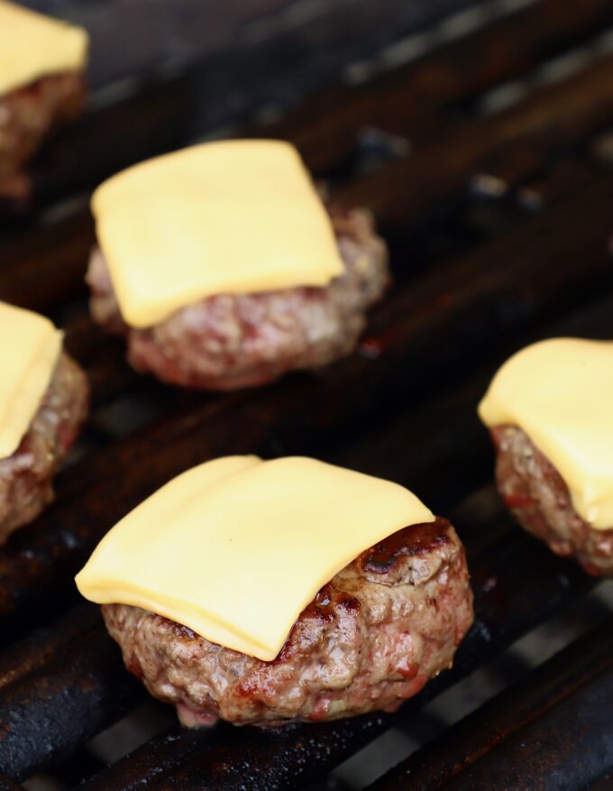 cheeseburger sliders on grill