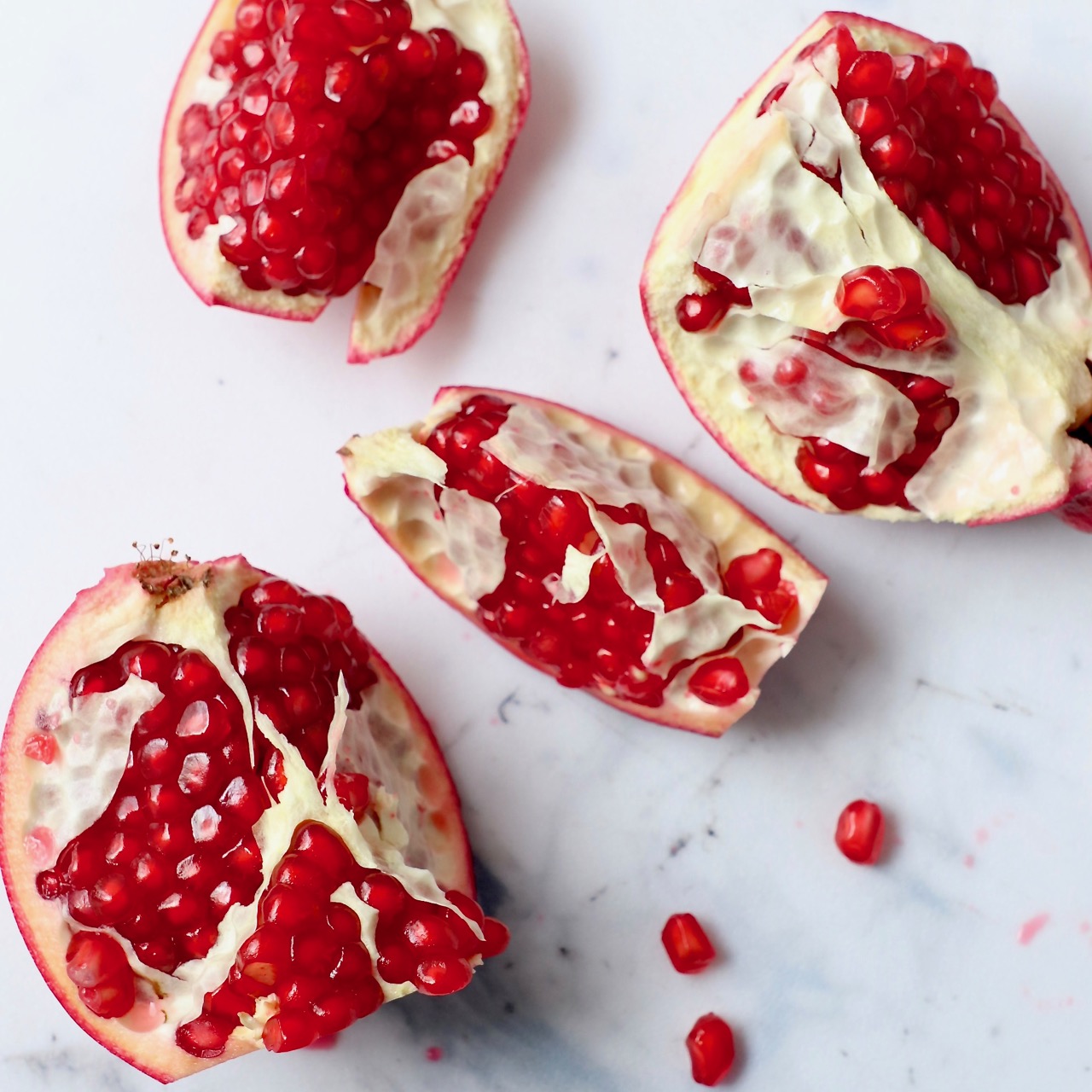 how-to-cut-a-pomegranate-whitneybond