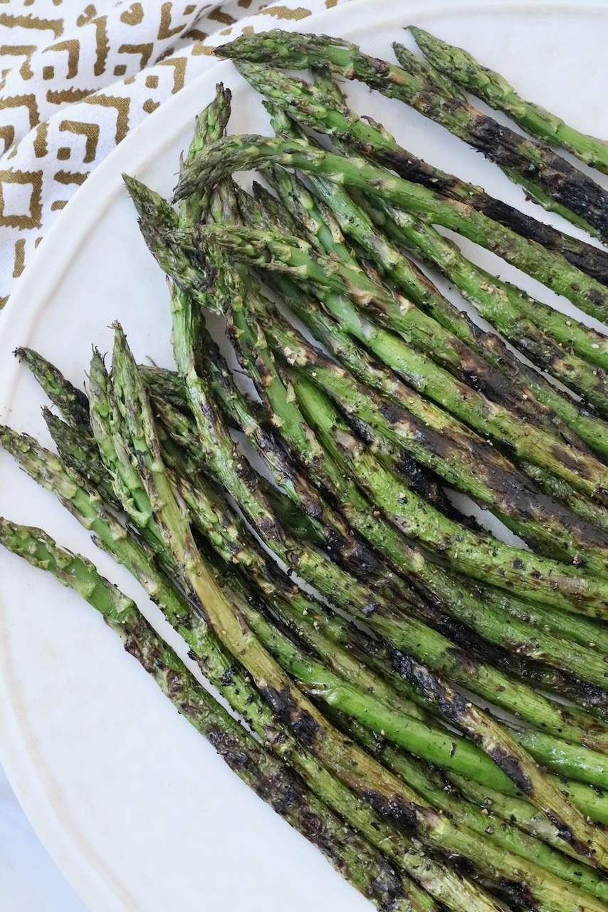 grilled asparagus on plate