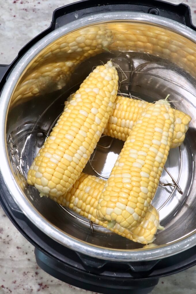 uncooked ears of corn in an Instant Pot