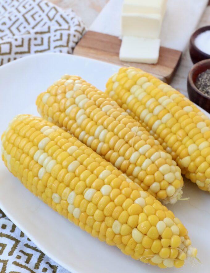 cooked corn on the cob on plate