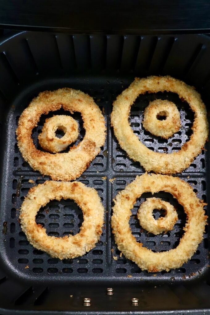 cooked onion rings in air fryer basket