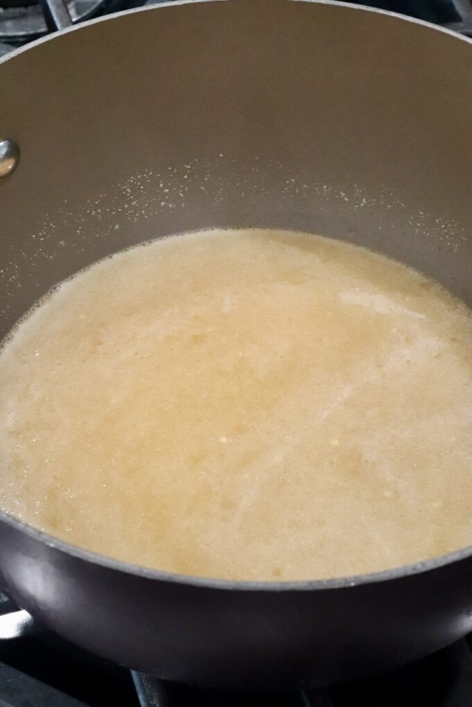 boiling vinegar and sugar in a pot